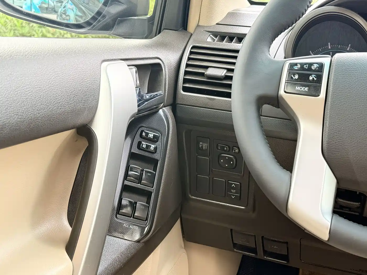 Toyota Prado 2010 4.0L Automatic TX-L фото 16