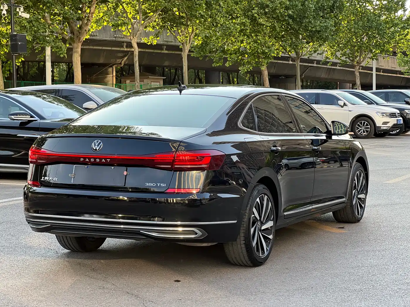 Volkswagen Passat 2024 380TSI Dragon Soaring Edition фото 6