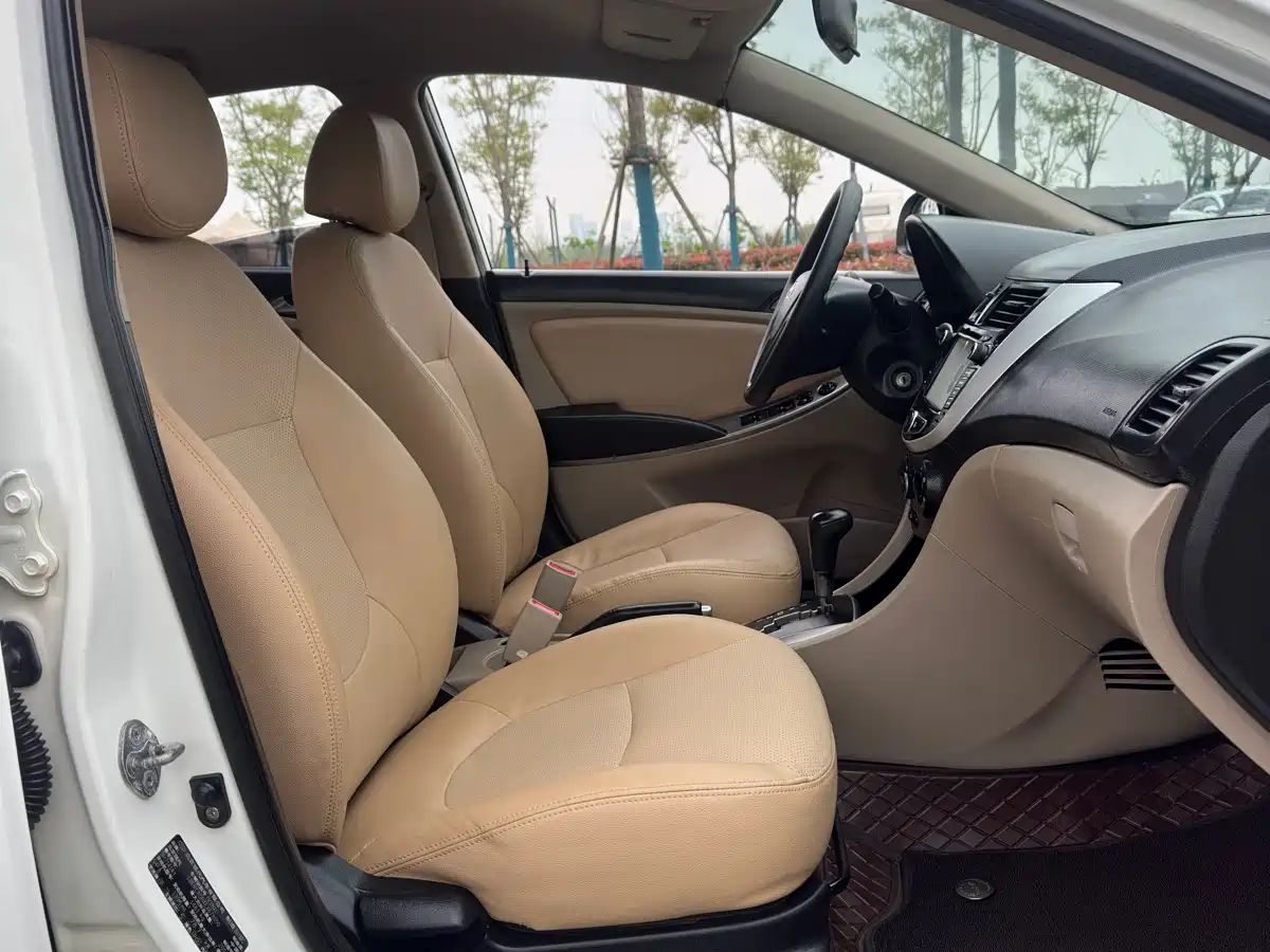 Hyundai Verna 2014 1.4L Automatic Smart GLS фото 10