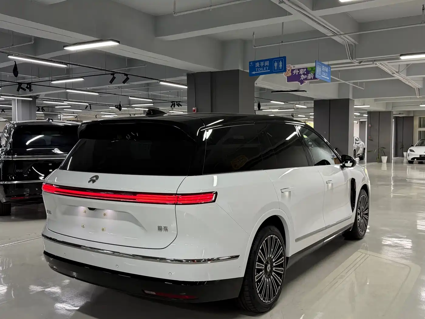 NIO ES8 2026 2025 Model 6-Seat Executive Luxury Edition