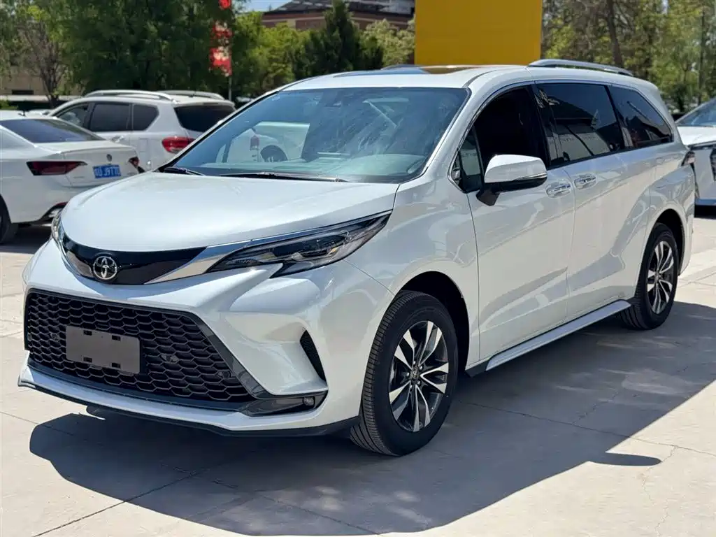 Toyota Granvia 2026 Model 2.5L Hybrid Luxury Edition