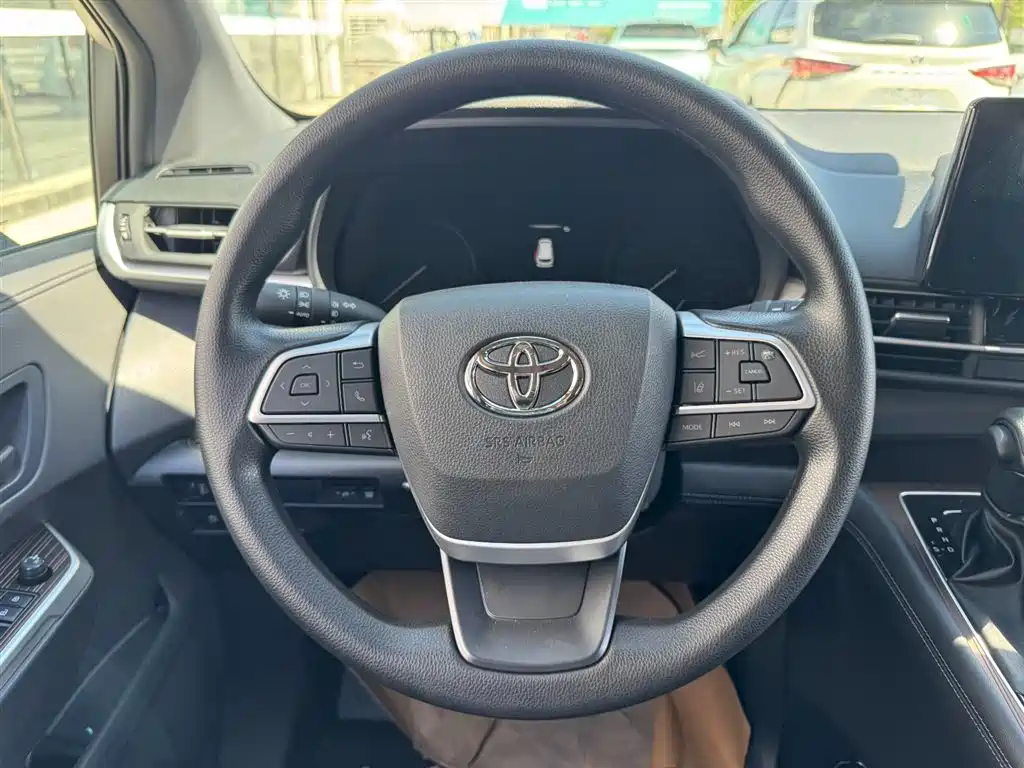 Toyota Granvia 2026 Model 2.5L Hybrid Luxury Edition фото 9