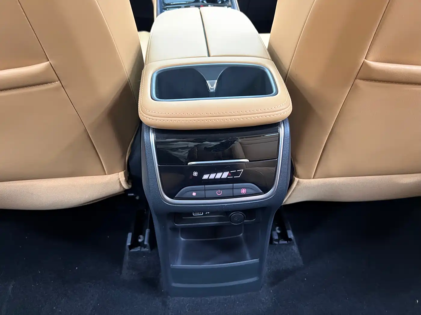 SAIC Maxus Maxus G50 PHEV 2025 Pilot Edition фото 19