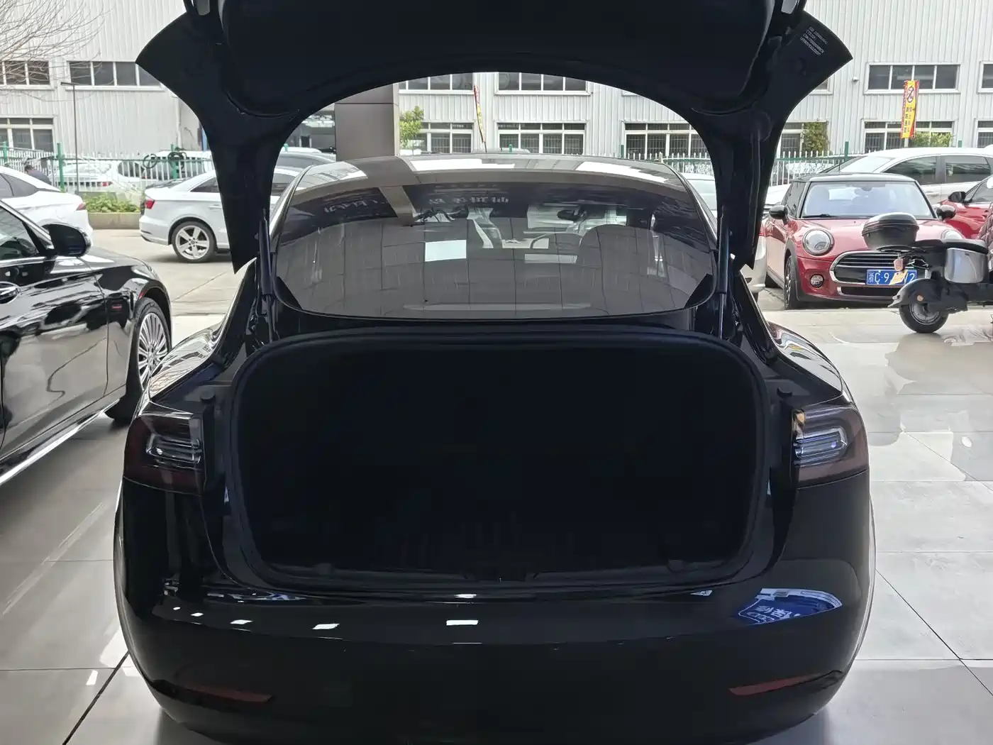 TESLA MODEL 3