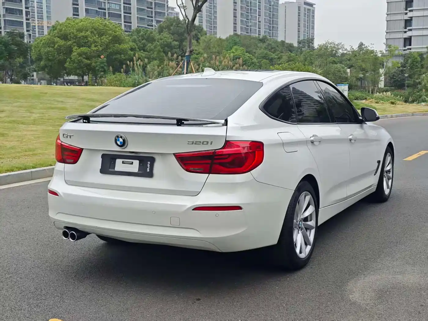 BMW 3 Series GT 2018 320i Fashion фото 22