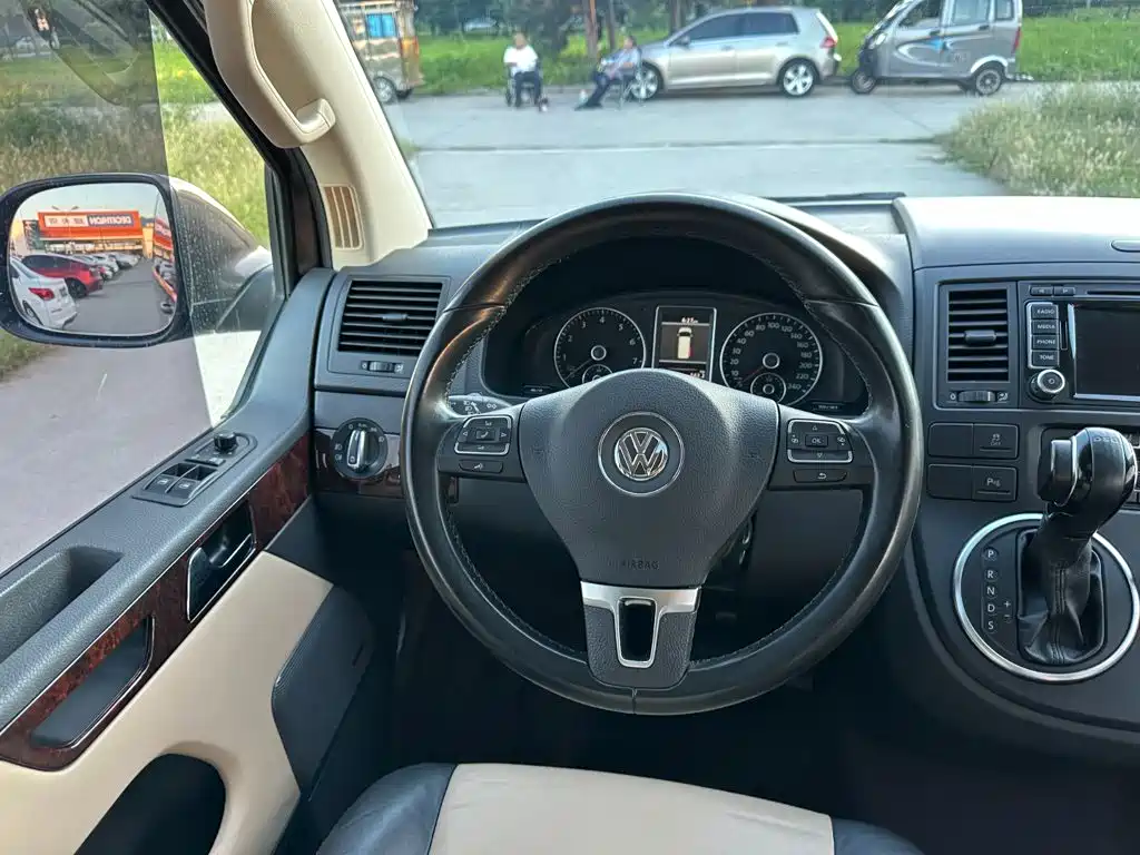 Volkswagen Multivan 2014 2012 2.0TSI 4WD Premium