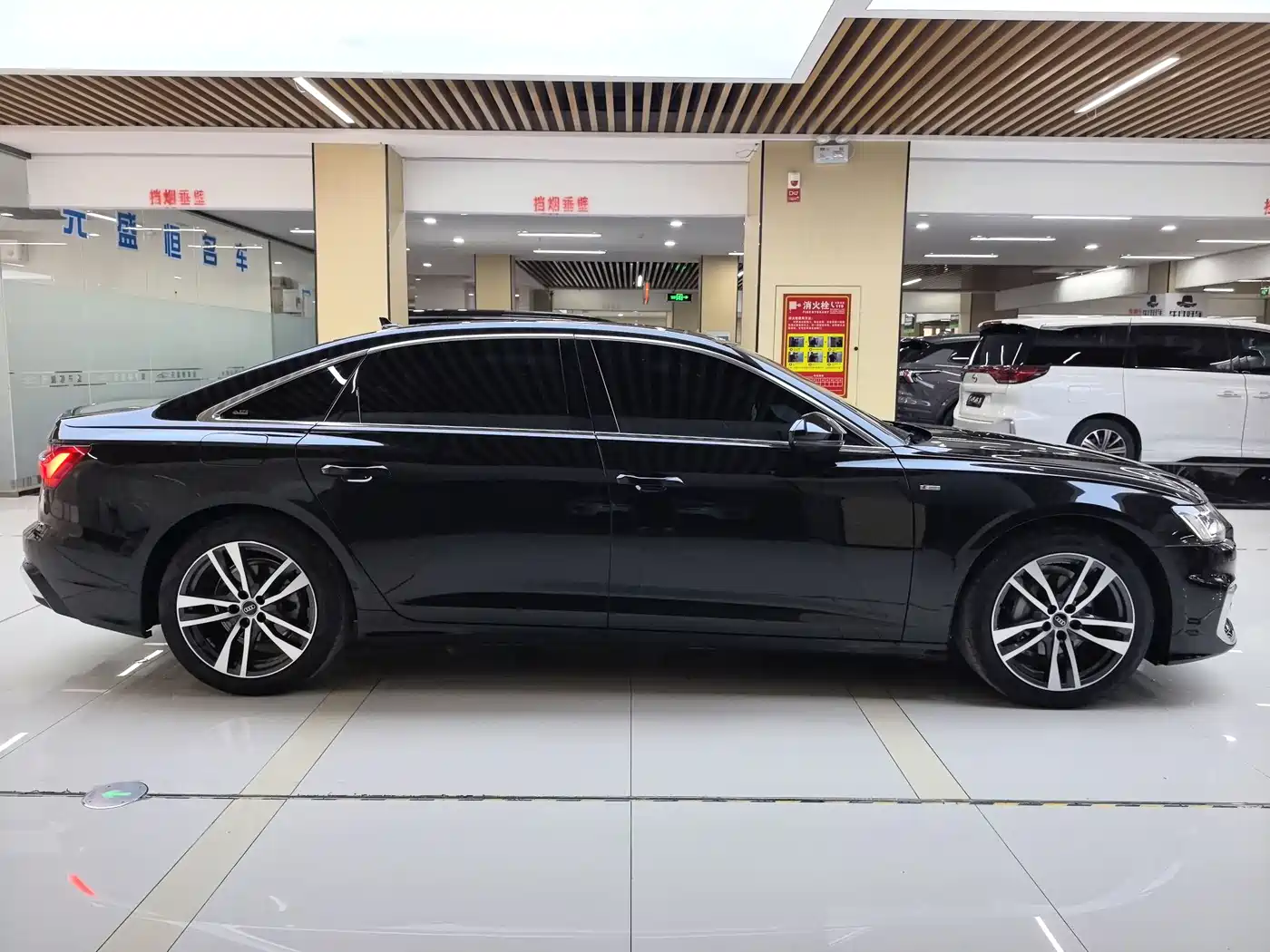 Audi A6L 2024 40 TFSI Luxury Elegance фото 16