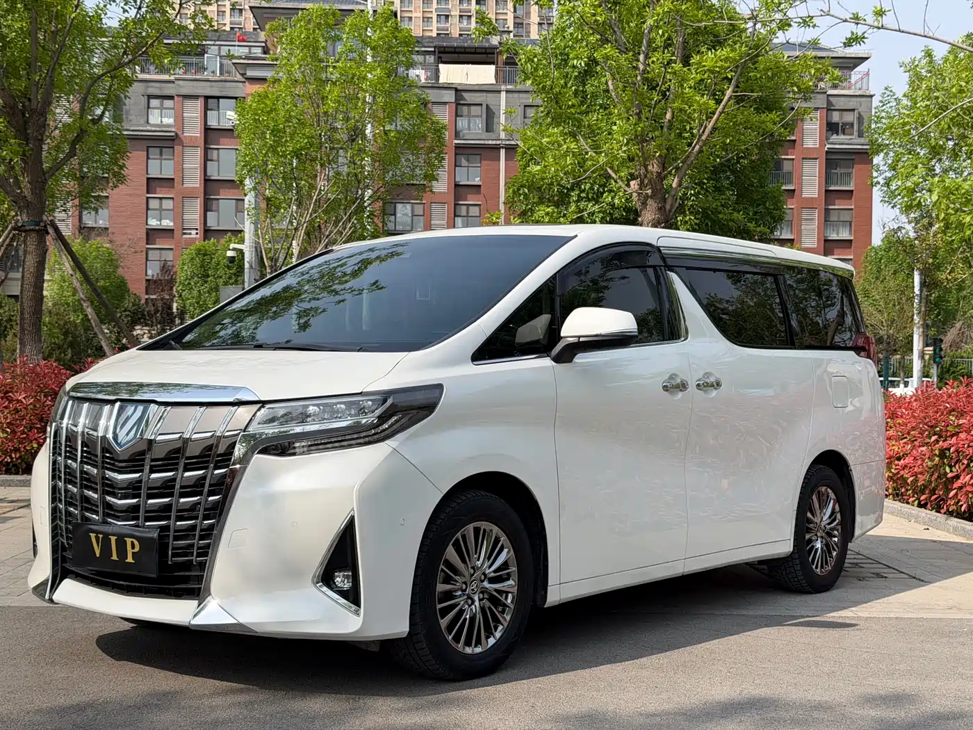 Toyota Alphard 2021 Hybrid 2.5L Premium фото 2