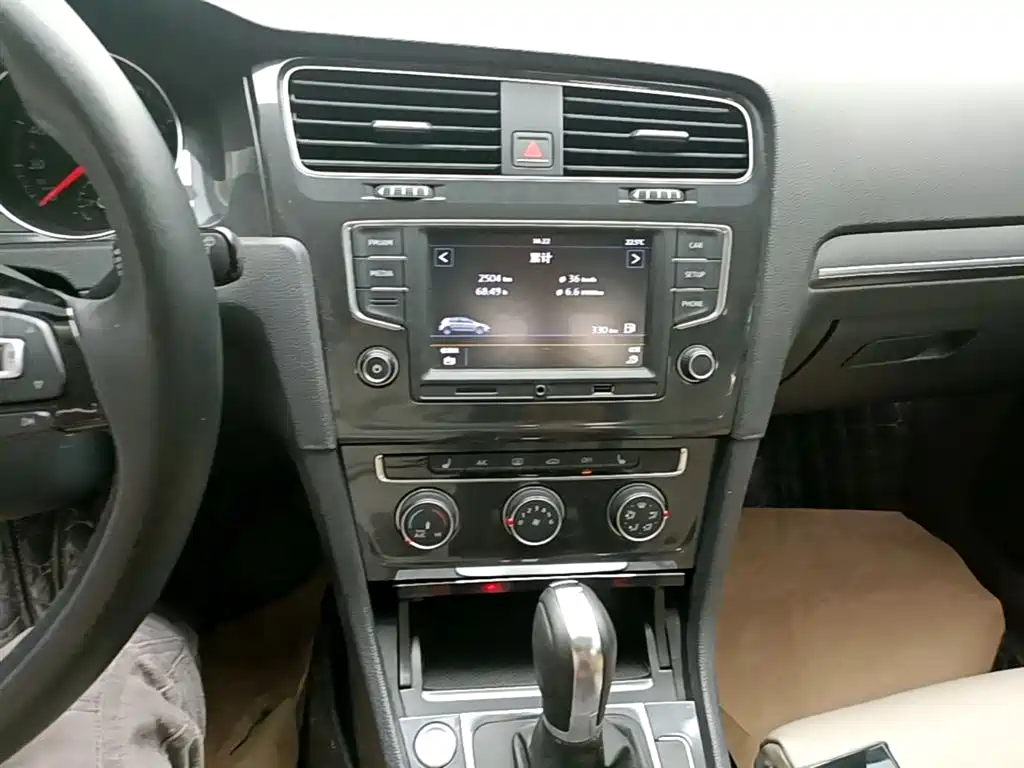 Volkswagen Golf 2017 230TSI Auto Luxury Millionth Anniversary Edition фото 13