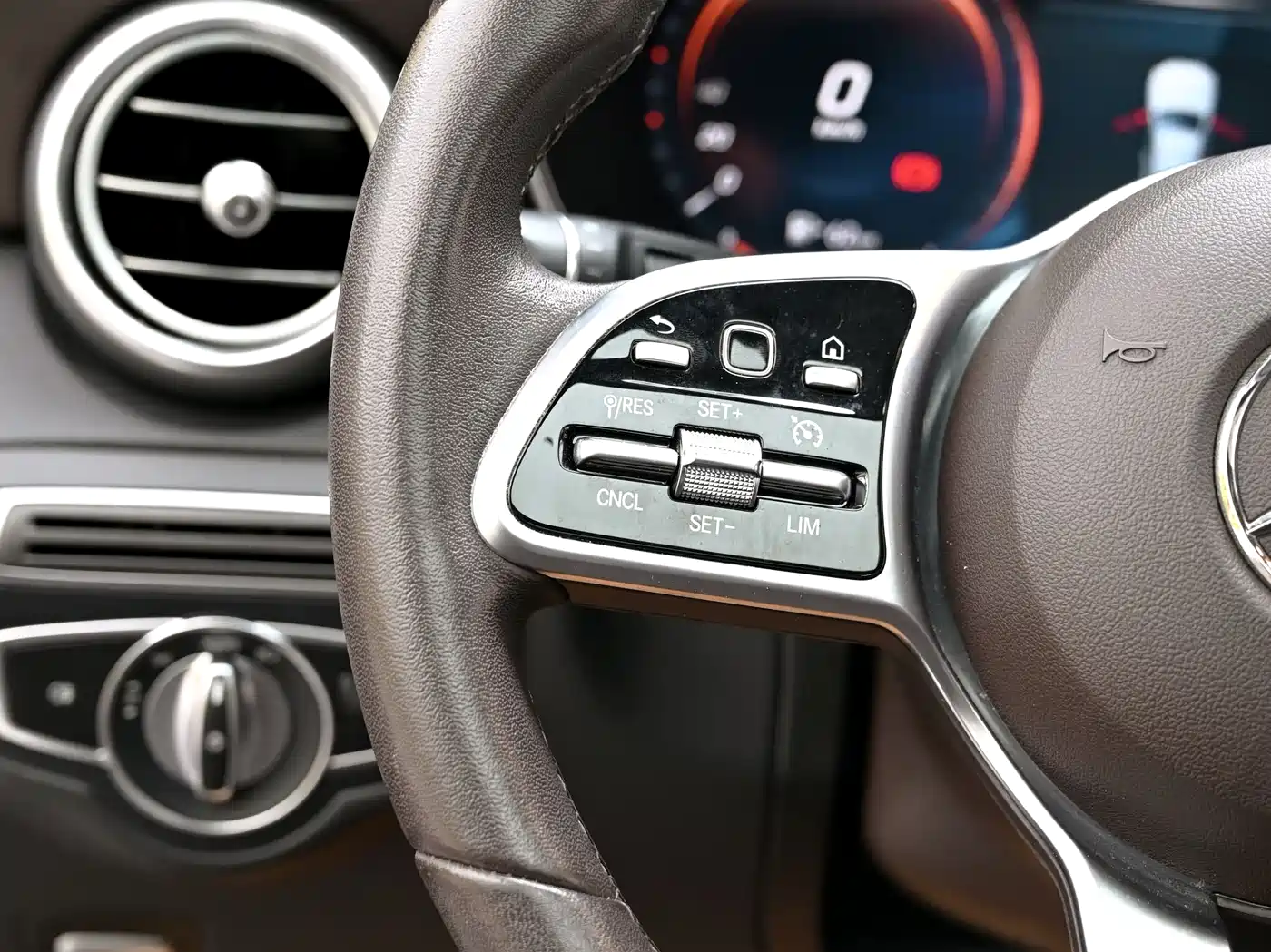 Mercedes-Benz GLC 2020 Facelift GLC 300 L 4MATIC Dynamic фото 15