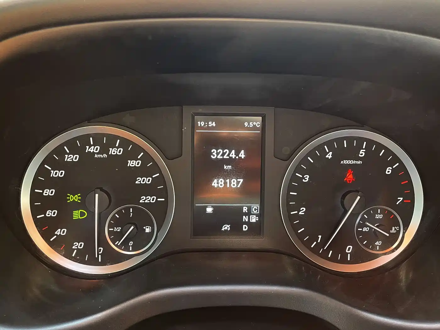 Mercedes-Benz Vito 2023 2.0T Business 7-Seater фото 12