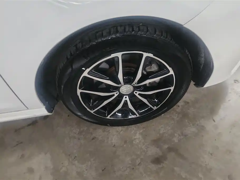 BYD Song MAX 2018 1.5T Auto Smart Connected Elite 6-Seater фото 6