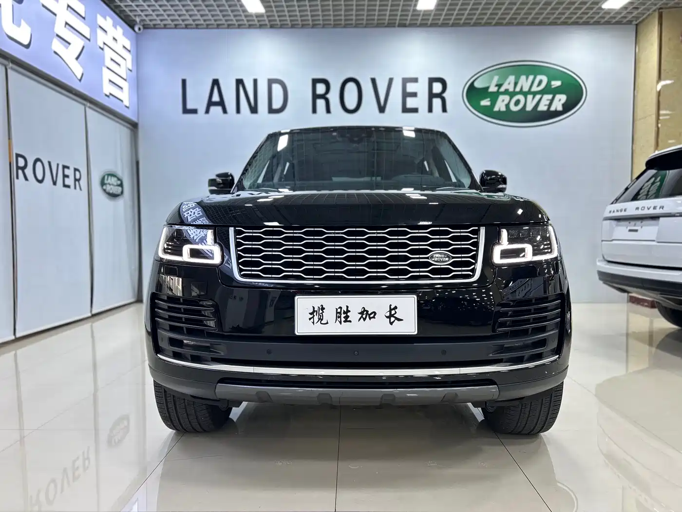 Land Rover Range Rover 2021 3.0 L6 Heritage Extended Classic Edition фото 2