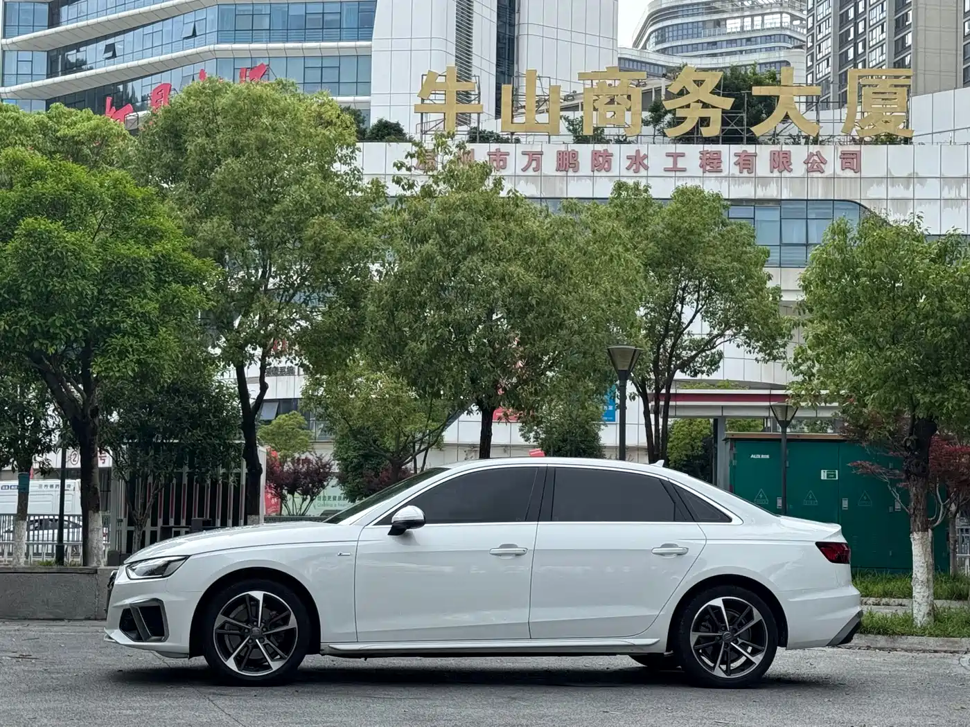 Audi A4L 2020 40 TFSI Fashion Dynamic Edition фото 3
