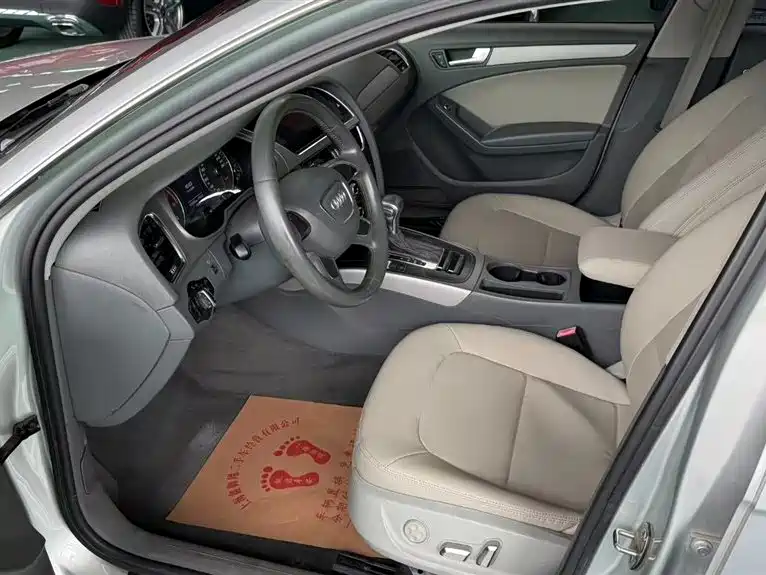 Audi A4L 2013 30 TFSI Automatic Comfort фото 4
