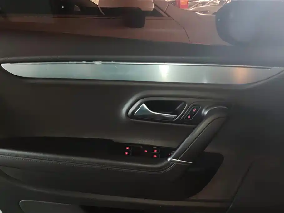 Volkswagen FAW-Volkswagen CC 2018 1.8TSI Luxury фото 7
