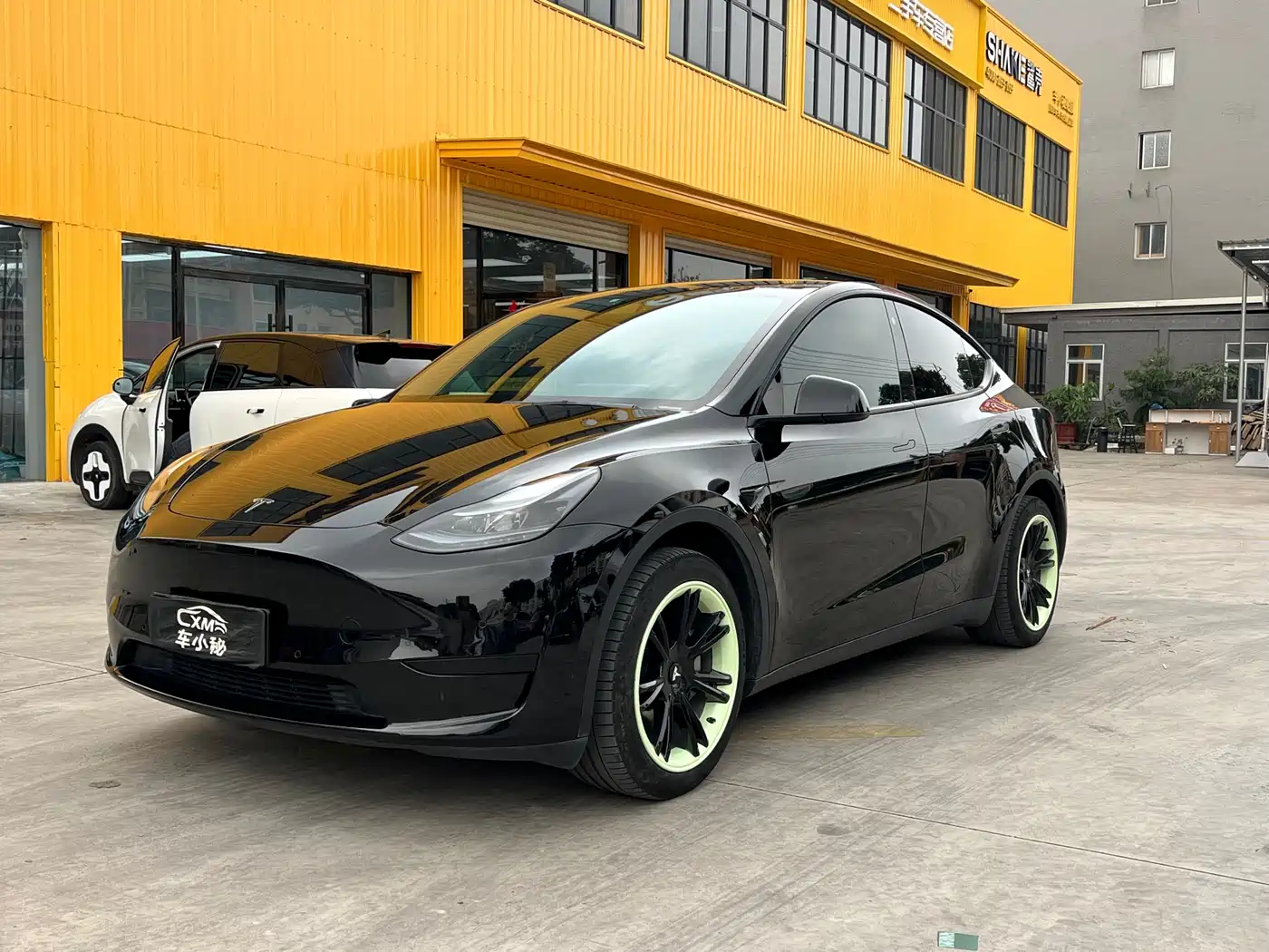 TESLA MODEL Y