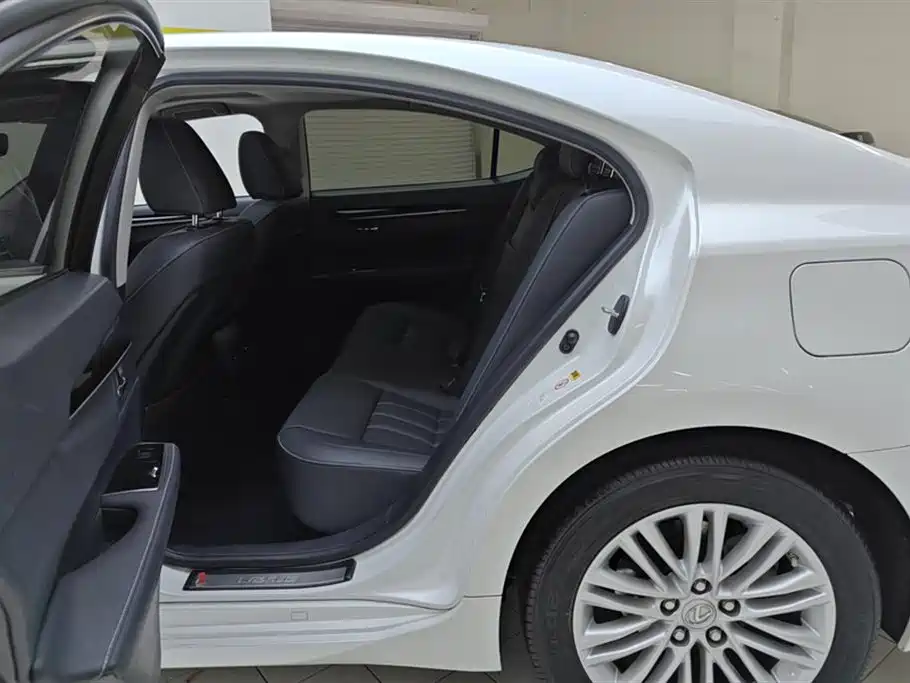 Lexus ES 2015 200 Elite Edition фото 11