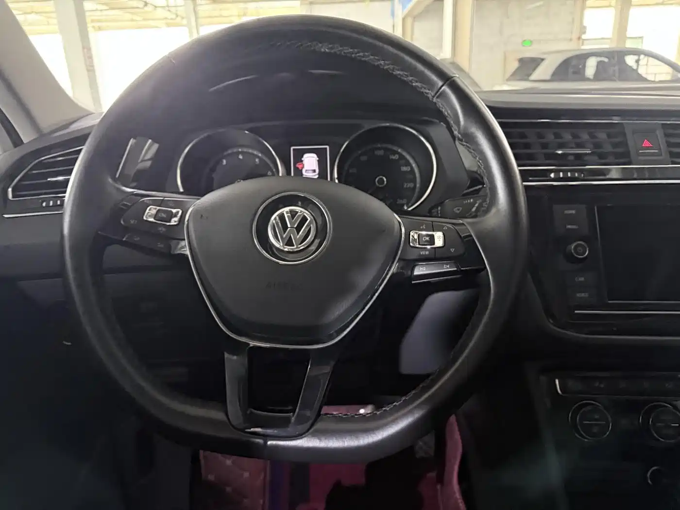 Volkswagen Tiguan L 2018 Facelift 330TSI Automatic 2WD Luxury Edition фото 12