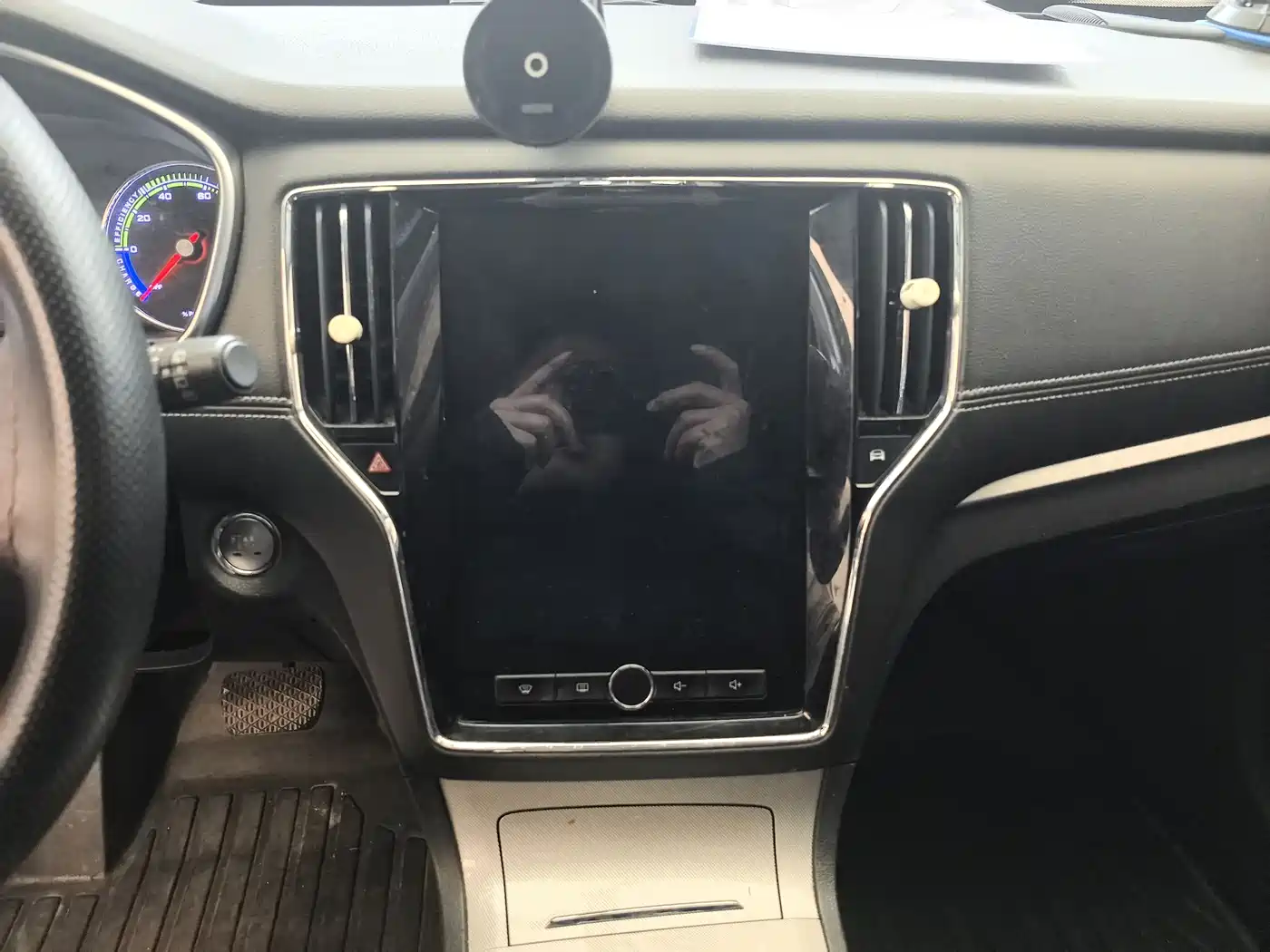 ROEWE RX5 NEW ENERGY