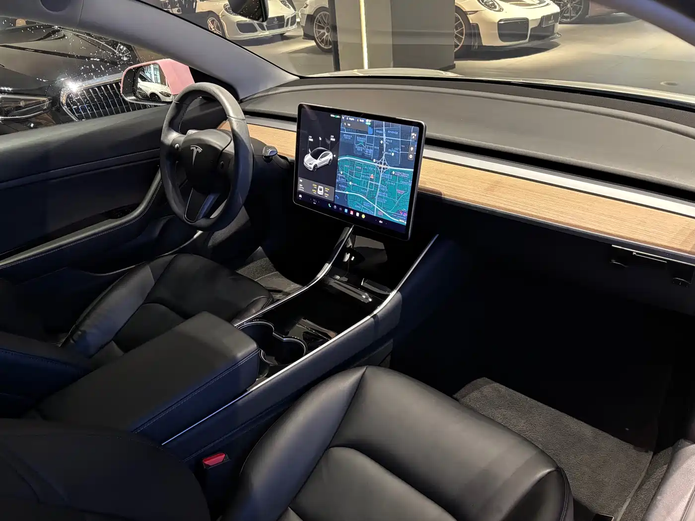TESLA MODEL 3