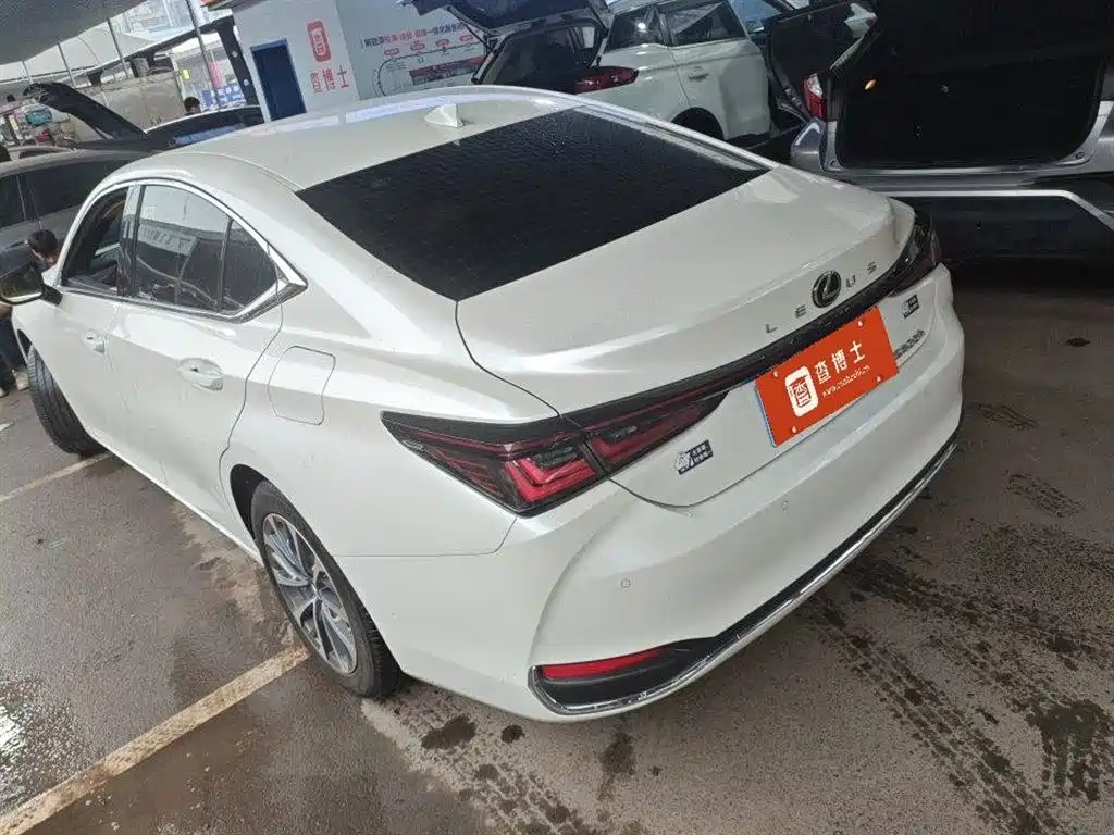 Lexus ES 2025 200 Ultimate Edition фото 12