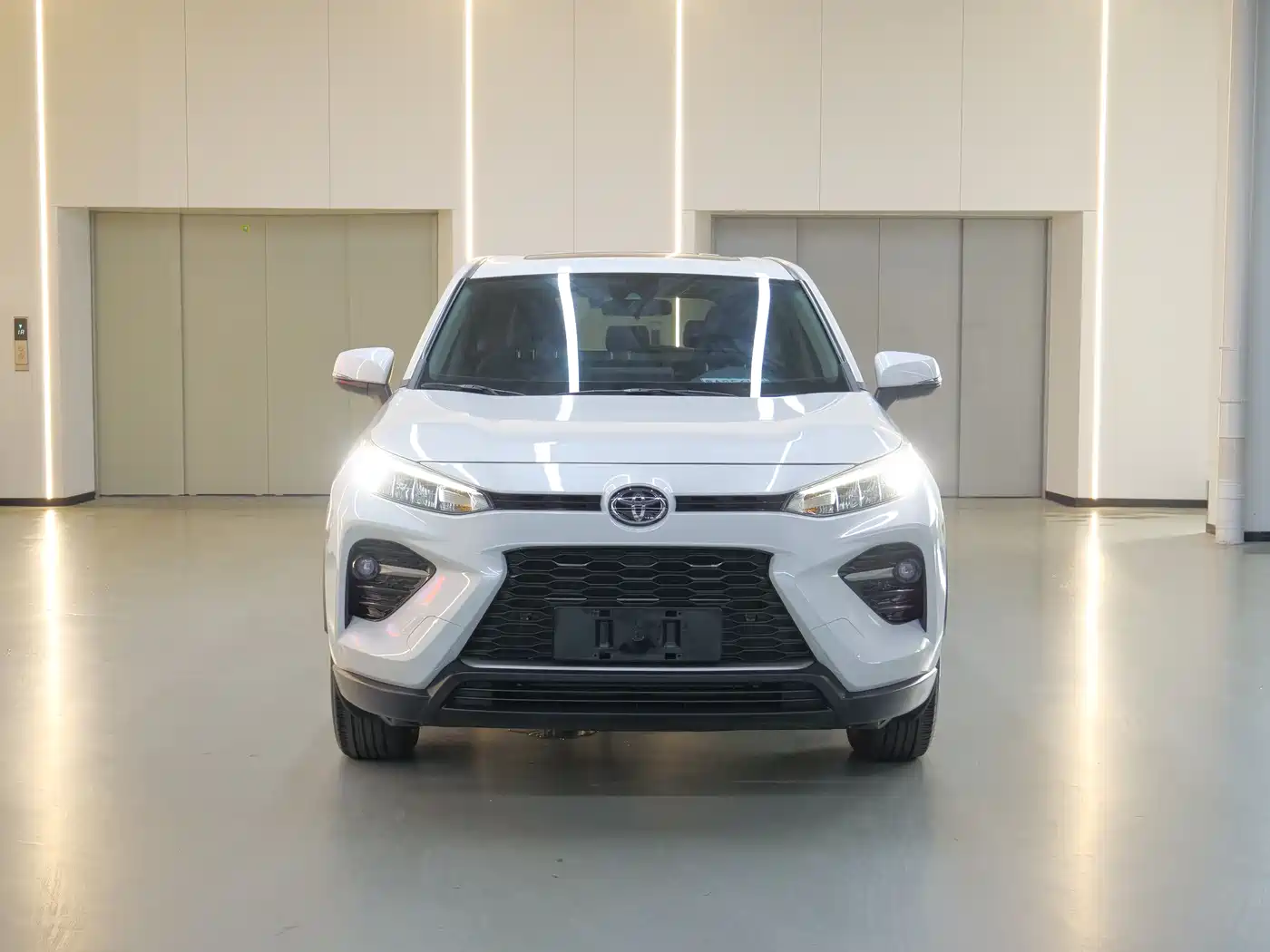 Toyota Wildlander 2023 2.0L CVT FWD Urban фото 2