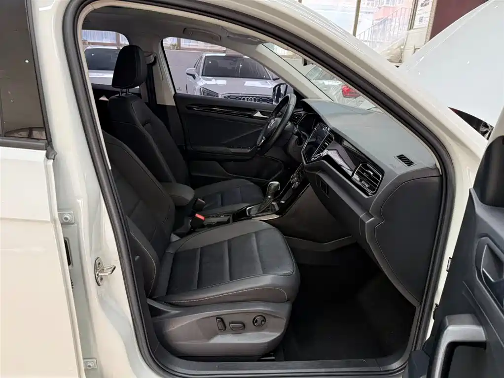 Volkswagen T-ROC 2022 280TSI DSG 2WD Comfort PLUS фото 21