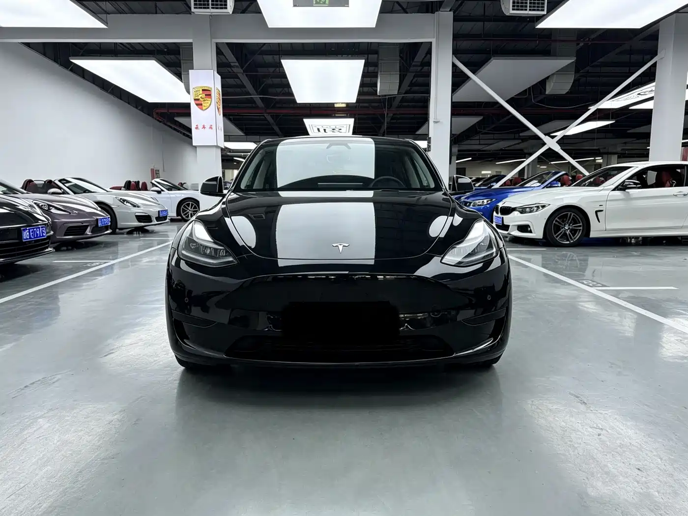 TESLA MODEL Y