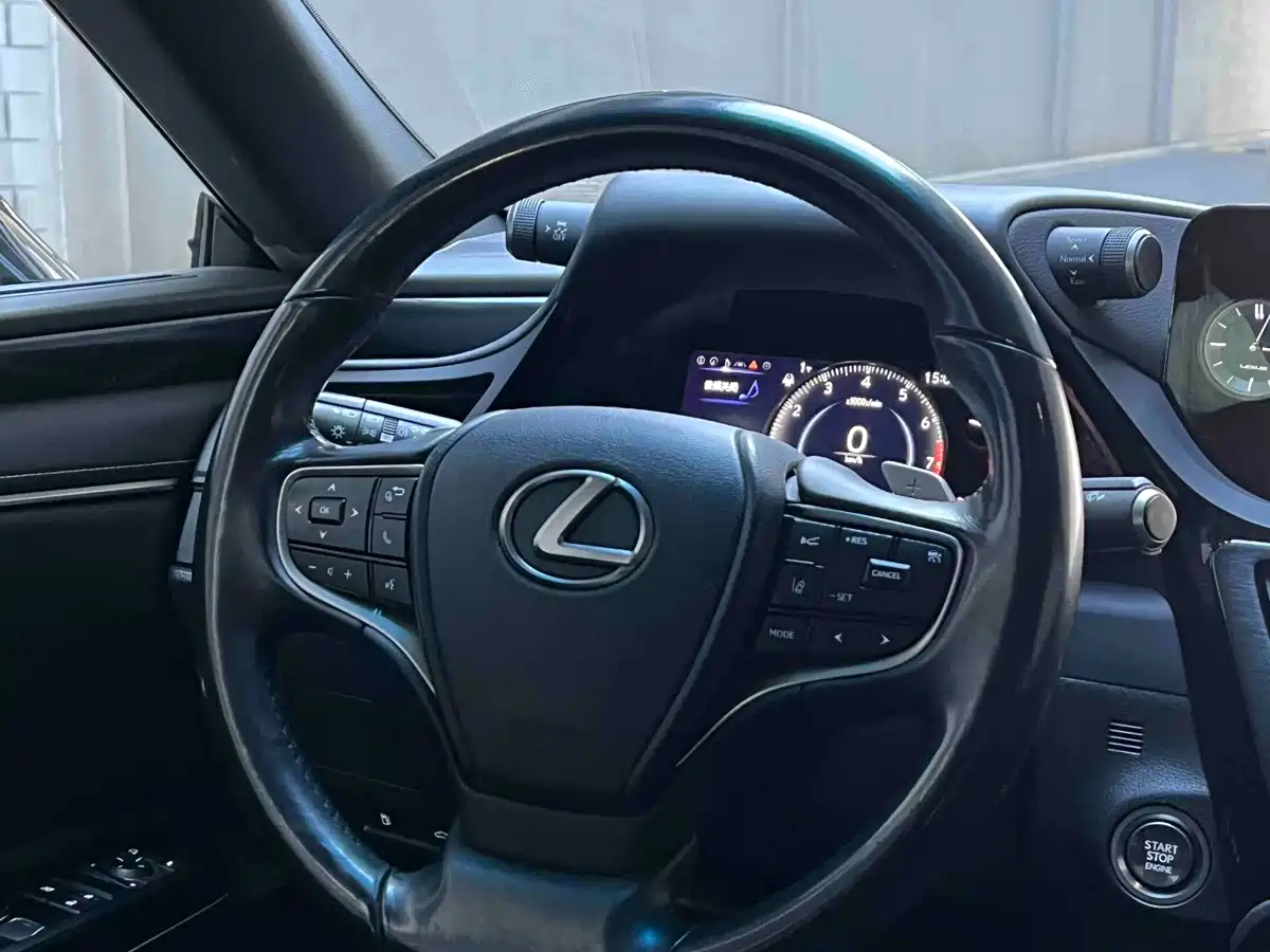 Lexus ES 2023 260 Excellence фото 18