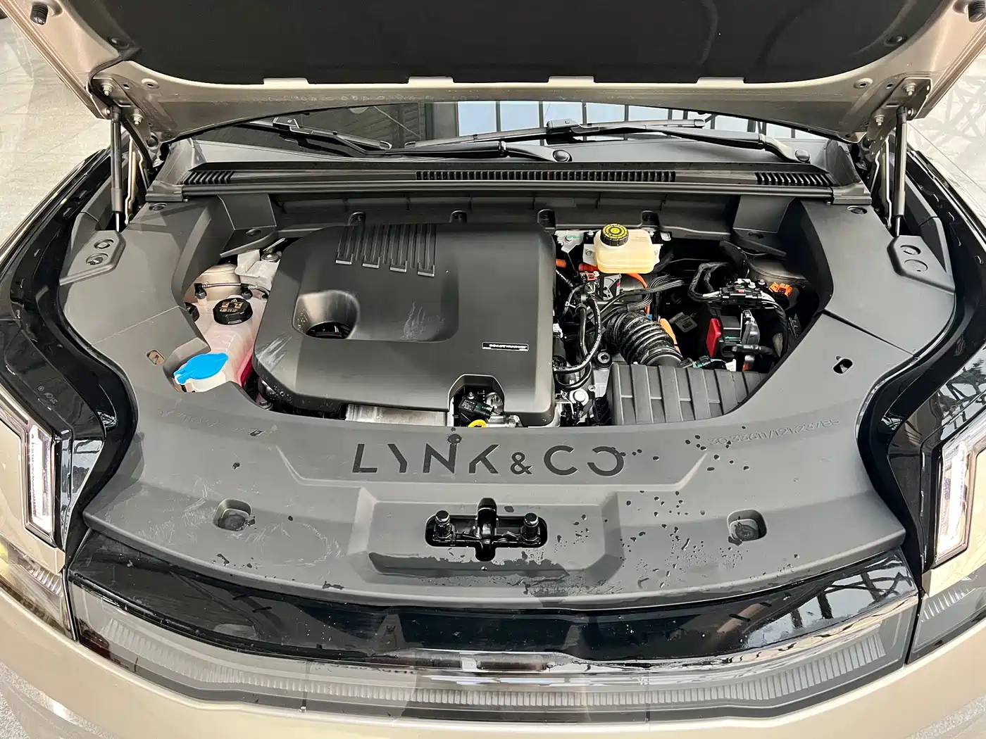 Lynk & Co 08 EM-P 2025 120km Long Range Pro фото 28