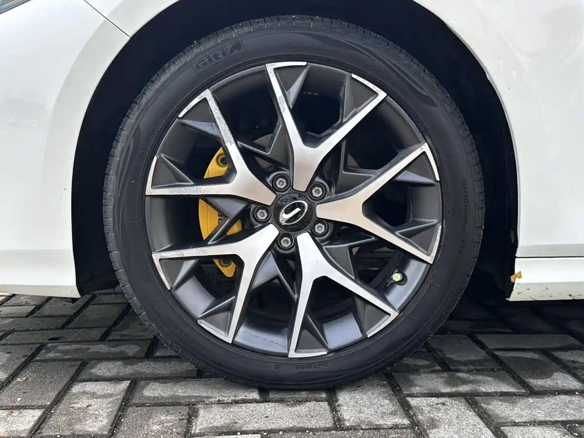 GAC Trumpchi Trumpchi Emkoo 2023 270T DCT J16 Edition фото 6