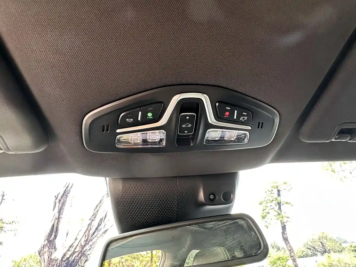 GAC Trumpchi Trumpchi Emkoo 2023 270T DCT J16 Edition фото 23