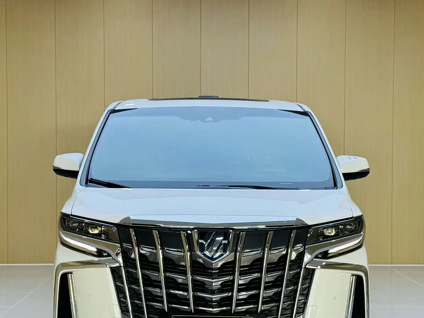 Toyota Alphard 2021 Hybrid 2.5L Premium фото 2