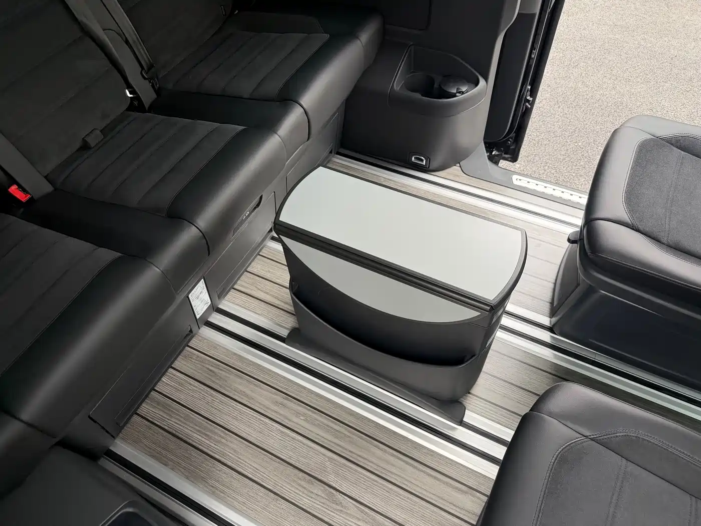 Volkswagen Multivan 2018 2.0TSI 4WD Explorer Edition 7-Seater фото 25