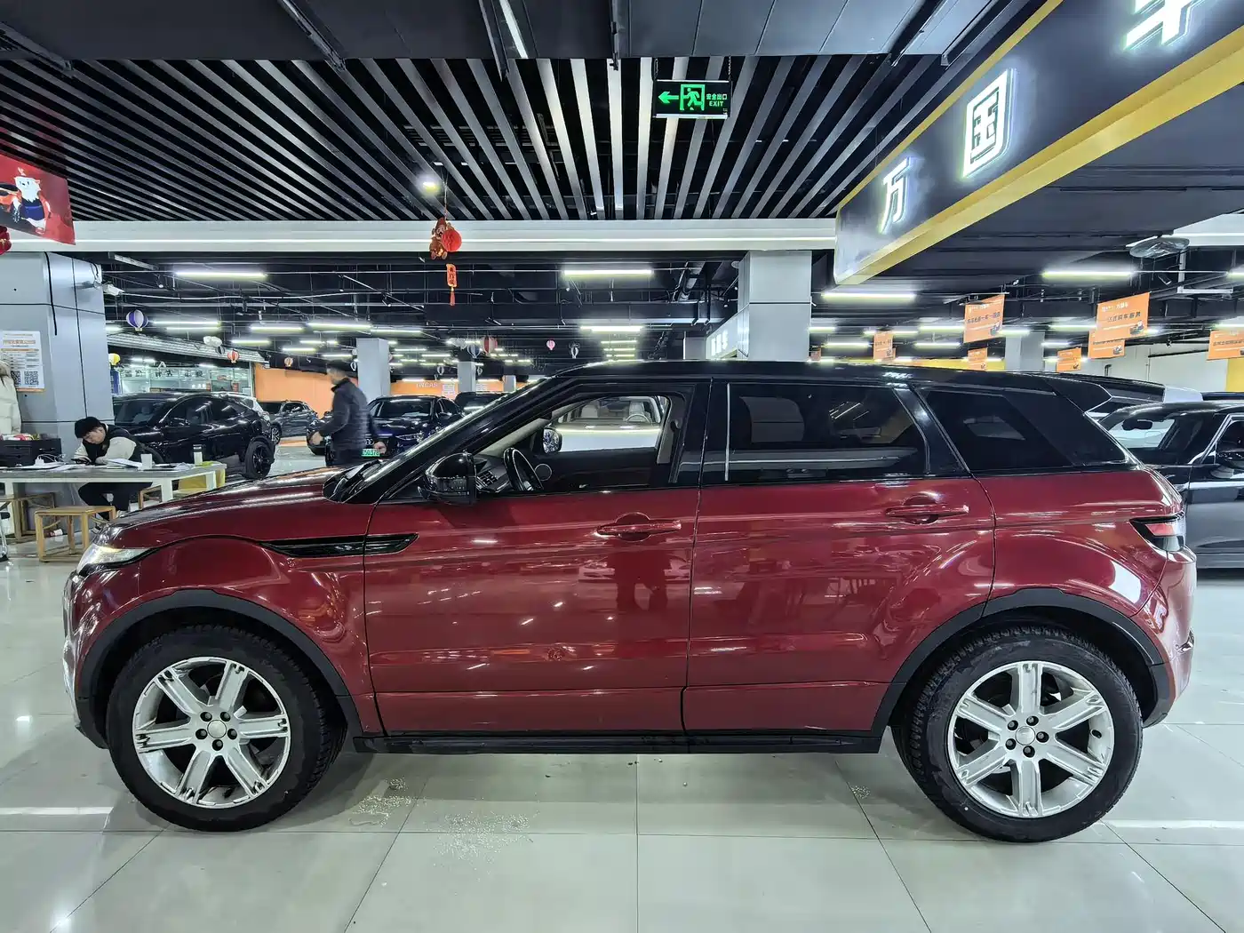 Land Rover Range Rover Evoque 2015 2.0T 5-Door Dynamic Edition фото 3