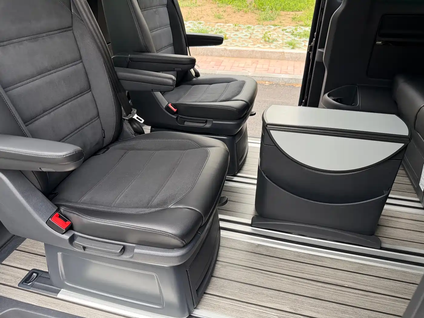 Volkswagen Multivan 2018 2.0TSI 4WD Explorer Edition 7-Seater фото 18