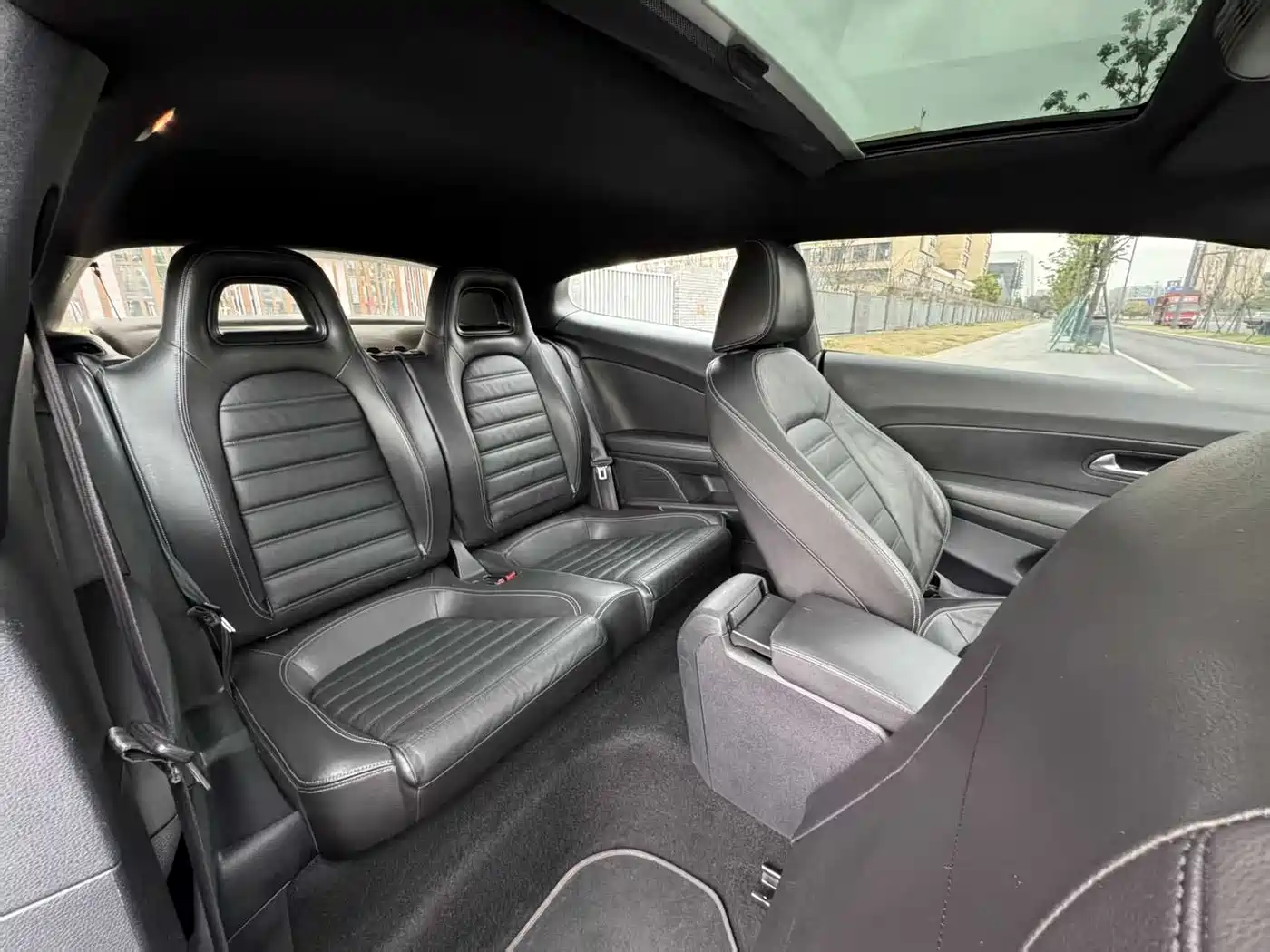 Volkswagen Scirocco 2010 2.0TSI Luxury Edition фото 4