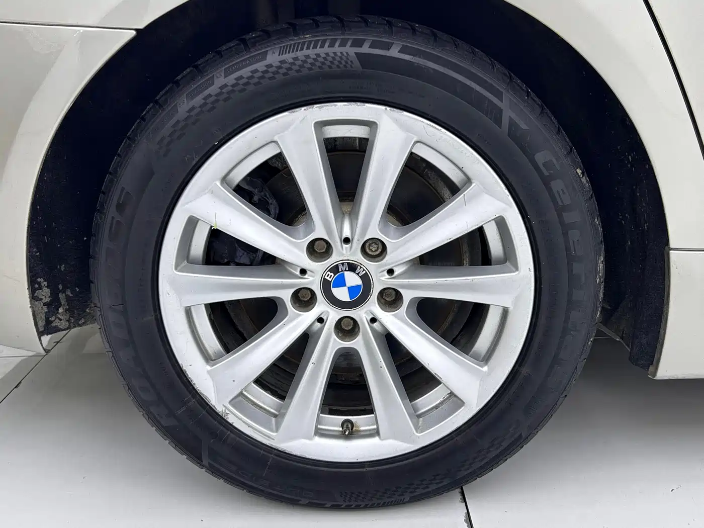 BMW 5 Series (Import) 2014 520i Classic фото 24