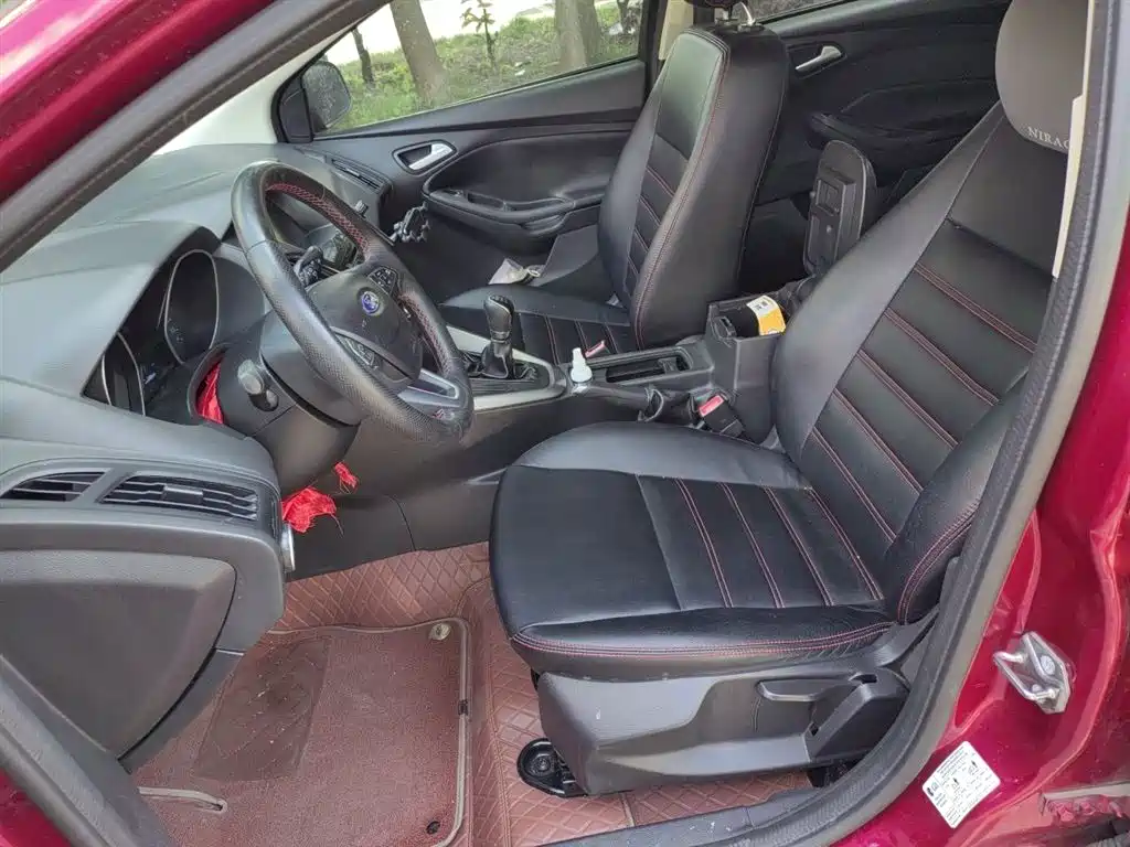 Фото 8 - Ford Focus