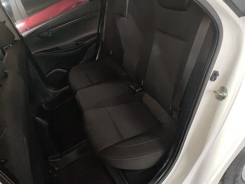 Hyundai Elantra 2018 1.6L Automatic Pleasing Edition GL China VI фото 17