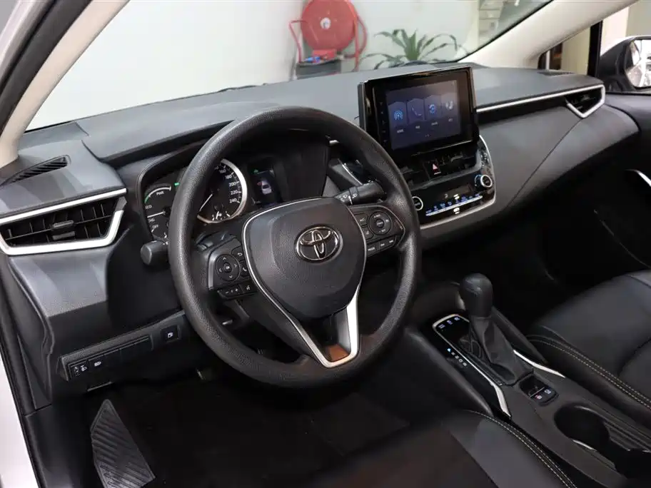 Toyota Corolla 2021 Hybrid 1.8L E-CVT Pioneer Edition фото 10
