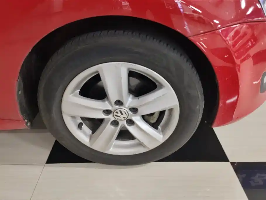 Volkswagen Polo 2013 1.6L Automatic Comfort Edition фото 6