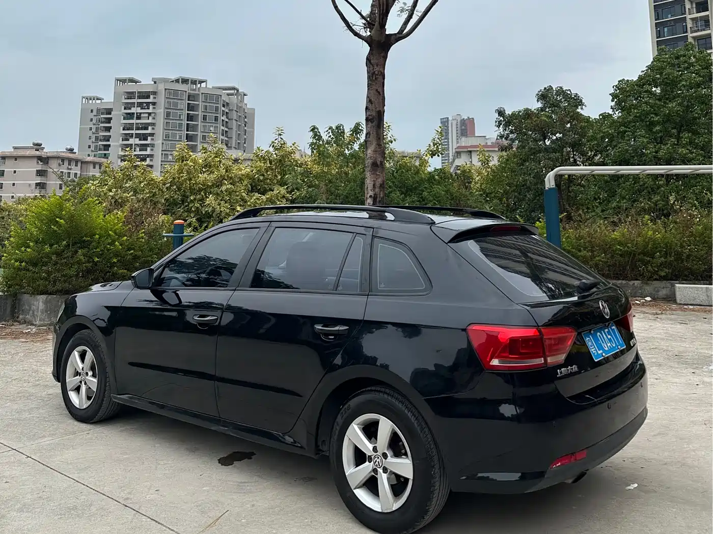Volkswagen Lavida Tour 2013 1.6L Automatic Trend Style фото 9