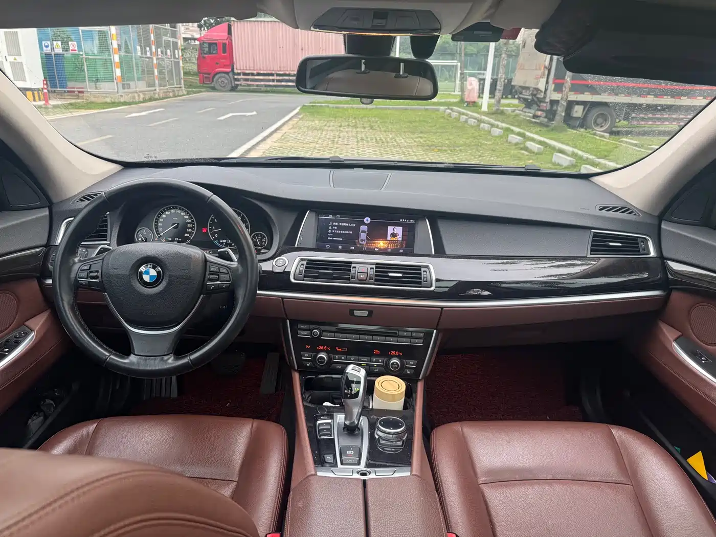 BMW 5 Series GT 2014 535i Leading фото 14