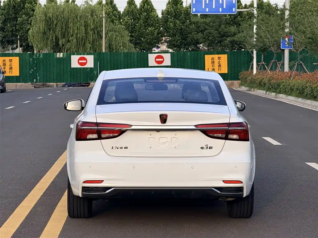 Roewe i6 New Energy 2018 2017 45T Hybrid Connected Smart Premium Edition
