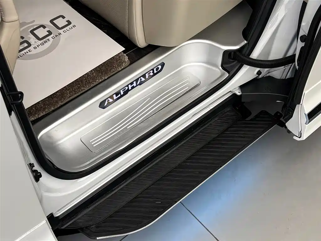 Toyota Alphard 2024 Hybrid 2.5L Ultimate Enjoyment Edition фото 13