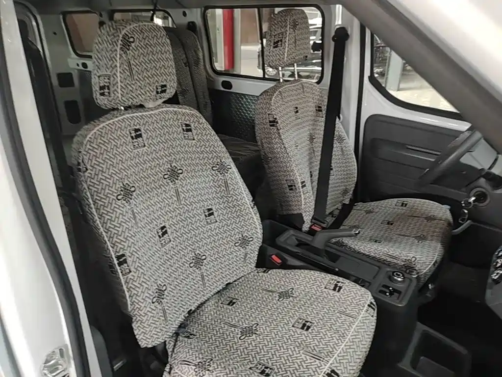 Wuling Motors Wuling Yangguang 2025 2024 300KM Comfort Bus Version 75kW