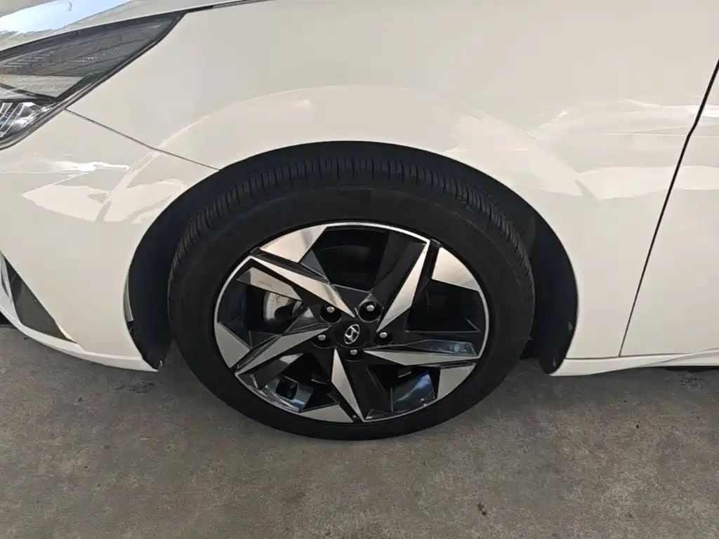 Фото 23 - Hyundai Elantra