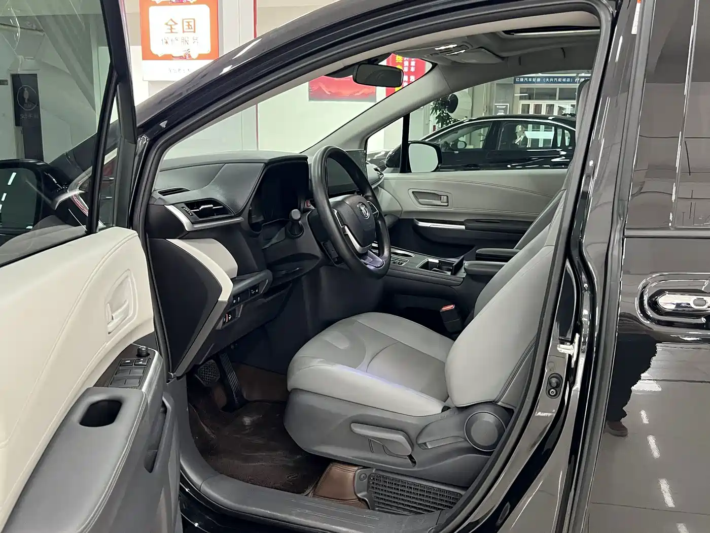 Toyota Granvia 2025 2024 2.5L Hybrid Comfort